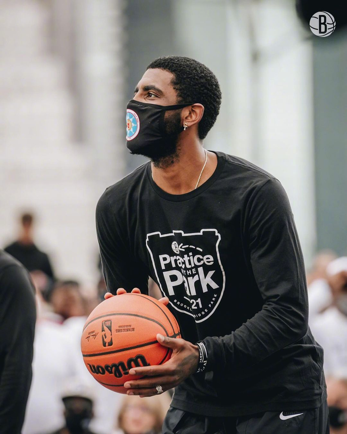 赫内斯：拜仁再次成为一座堡垒；孔帕尼像老母鸡一样保护球员